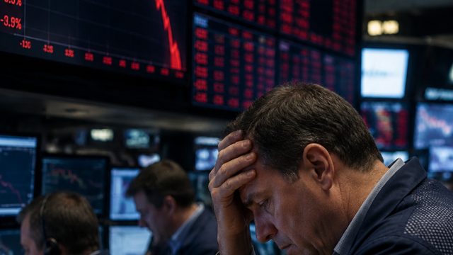 Market Turmoil: Tech Stocks Plummet Amid Global Uncertainty