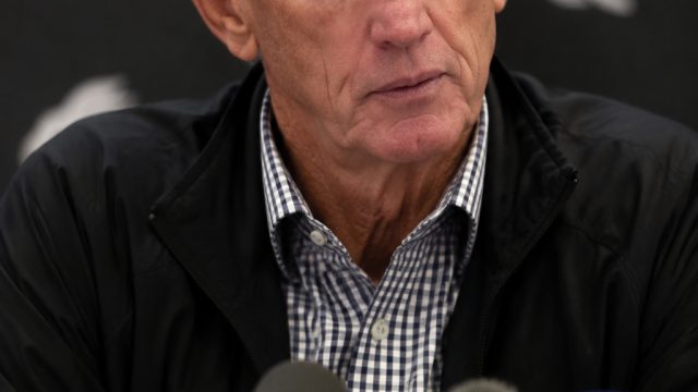 Wayne Bennett Challenges Conspiracy Theories Surrounding Rabbitohs' Injuries | kara para ask 41, car